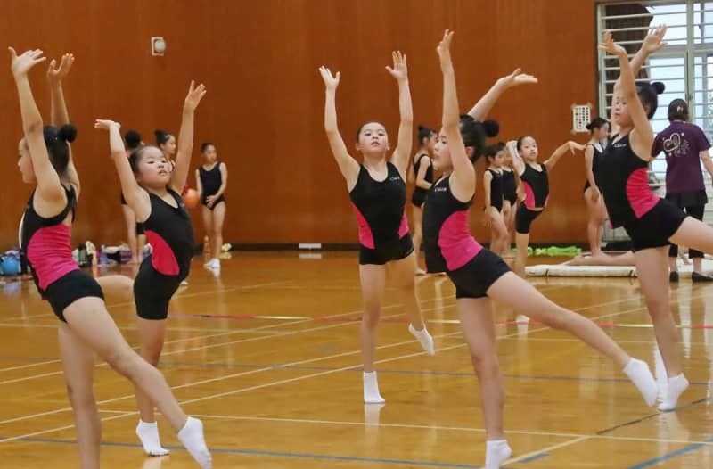 元気に伸び伸び成長中！ 長崎・時津の新体操クラブ 九州小学大会県予選