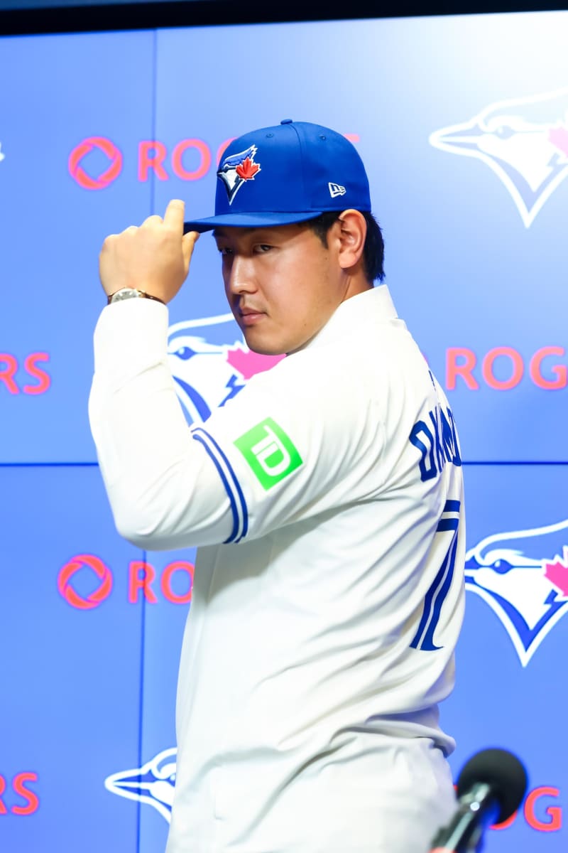 ブルージェイズ岡本「世界一に」 トロントで入団会見、背番号7 | NEWSjp