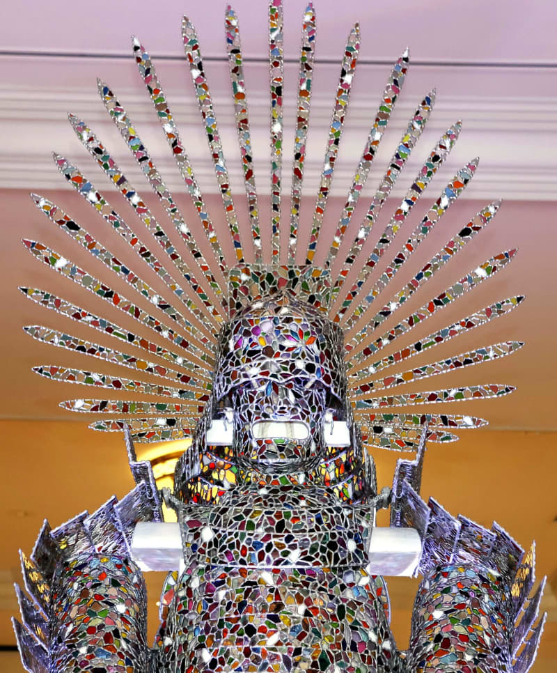 ステンドグラスの秀吉見参 ギネス認定甲冑、限定公開 | NEWSjp