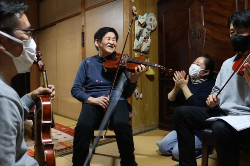 バイオリン未調整品　生産国不明　現状での販売お渡し 失明後バイオリン始めた女性 ドレミの音出すまで3年…今夏コンサート