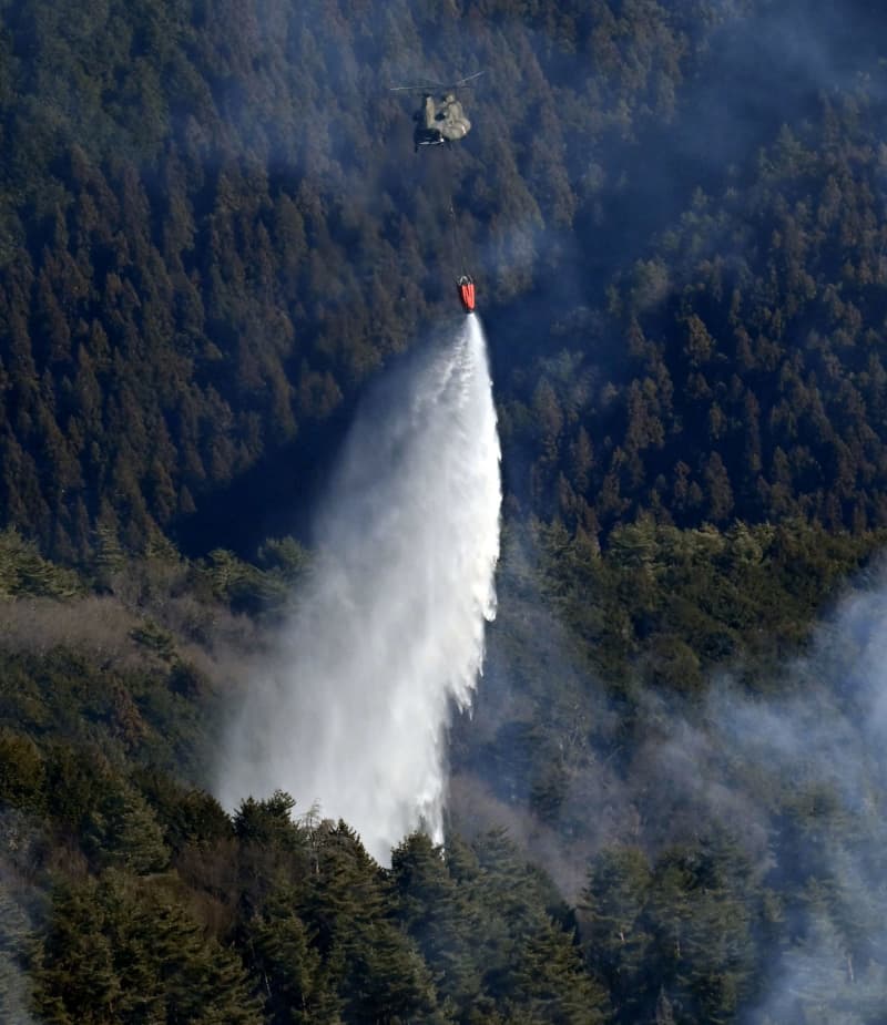 山梨の山林火災、鎮圧遠く 発生5日、延焼105ヘクタールに | NEWSjp 山梨県の山林約1,878.83坪