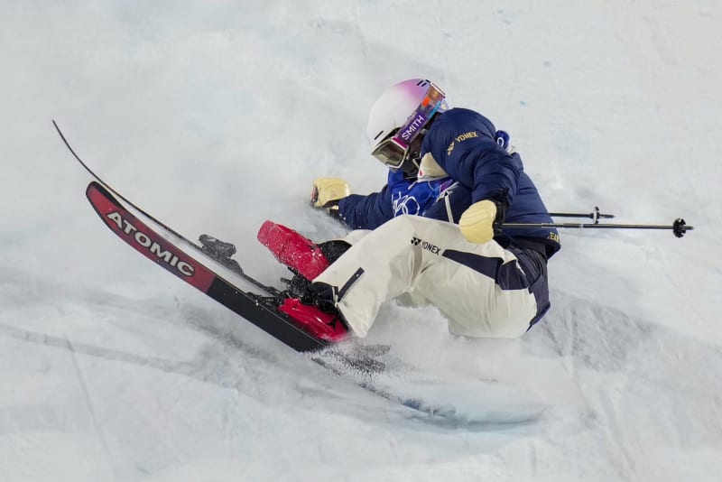 古賀結那、転倒で3回目を棄権 フリースタイルスキー | NEWSjp
