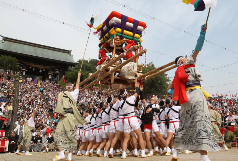 長崎くんち踊町発表 椛島町がコッコデショ奉納 福島・川内村産のヒノキ