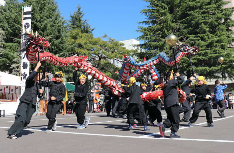 勇壮な蛇踊り奉納 佐世保くんち閉幕 長崎新聞