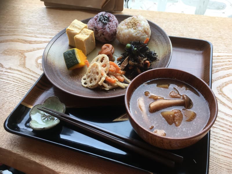 素朴な素材の味を楽しめるおにぎりランチ 愛知県長久手市モリコロパーク 名古屋の中心で大須を叫ぶ