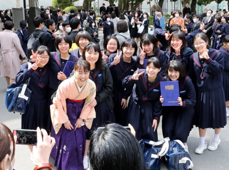 最後の1日 一生忘れない 休校 時間短縮の陰で 長崎県内中学校 卒業式 長崎新聞
