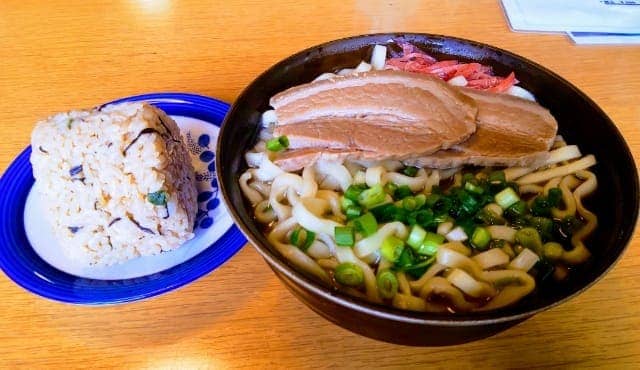 実家で昼御飯に照喜名製麺の沖縄そばを食べたって感じ 笑 開南そば 樋川 Portalfield News