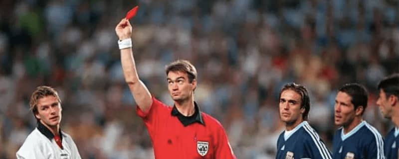 ベッカム氏、批判を受けた1998W杯の退場劇を回顧「正直いって残酷だっ