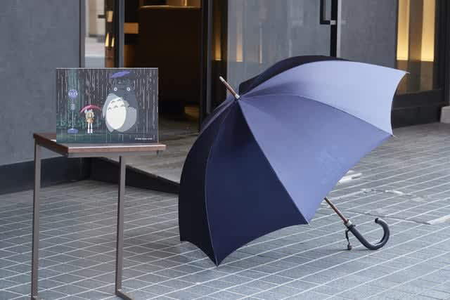 となりのトトロ サツキがバス停でトトロにあげた 雨傘 が発売決定 Portalfield News