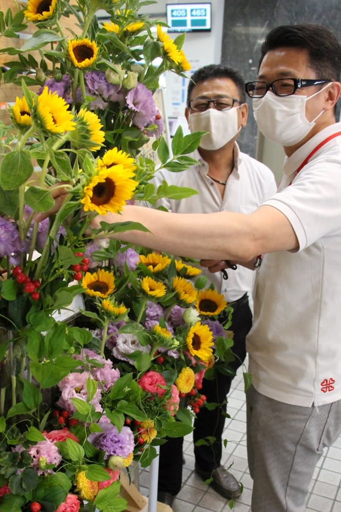 花に癒やされて 長崎市内145カ所 アレンジメント展示 長崎新聞