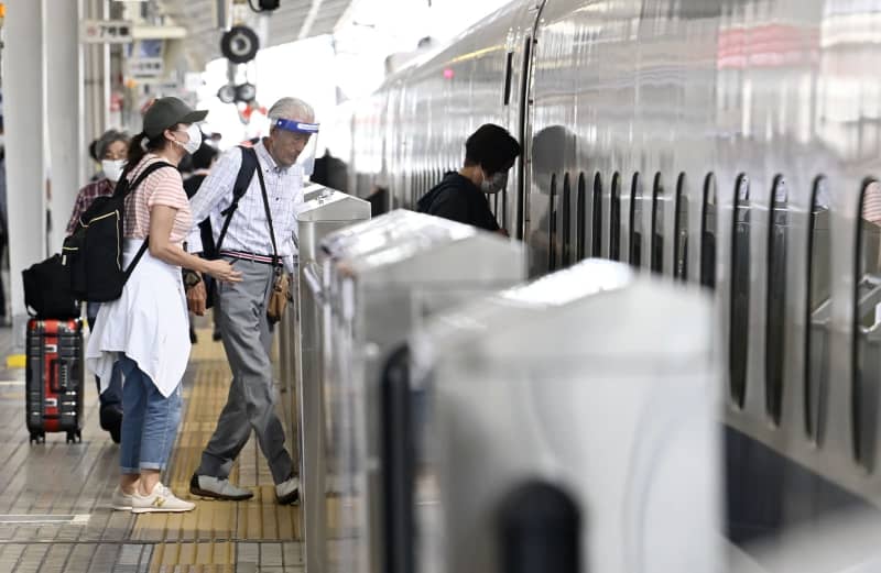 お盆休み 激しい混雑なく最終日 例年の風景一変 交通機関は閑散 共同通信