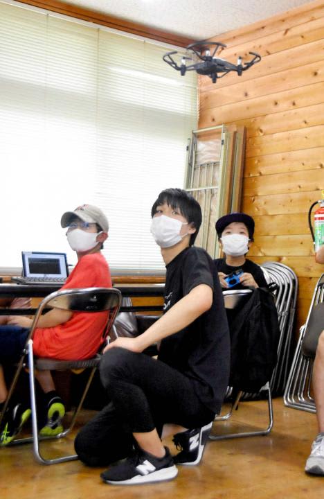 ドローン操作自由自在 動きや滞空時間プログラミング 内子 小田地区で教室 小中学生 貴重な経験 Portalfield News ドローン操作自由自在 動きや滞空時間プログラミング 内子 小田地区で教室 小中学生 貴重な経験 Portalfield News