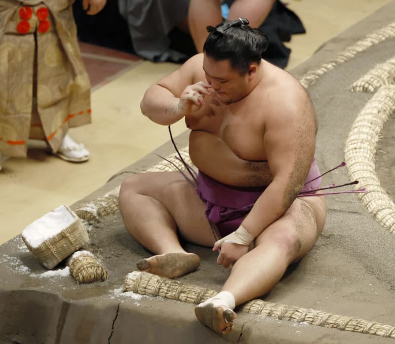 朝乃山が3連敗 貴景勝にも土 正代ら6人3連勝 秋場所3日目 Portalfield News