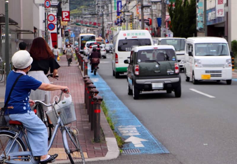 🏛｜自転車の安全通行「⇒矢羽根マーク」設置推進へ 専用道や通行帯の 