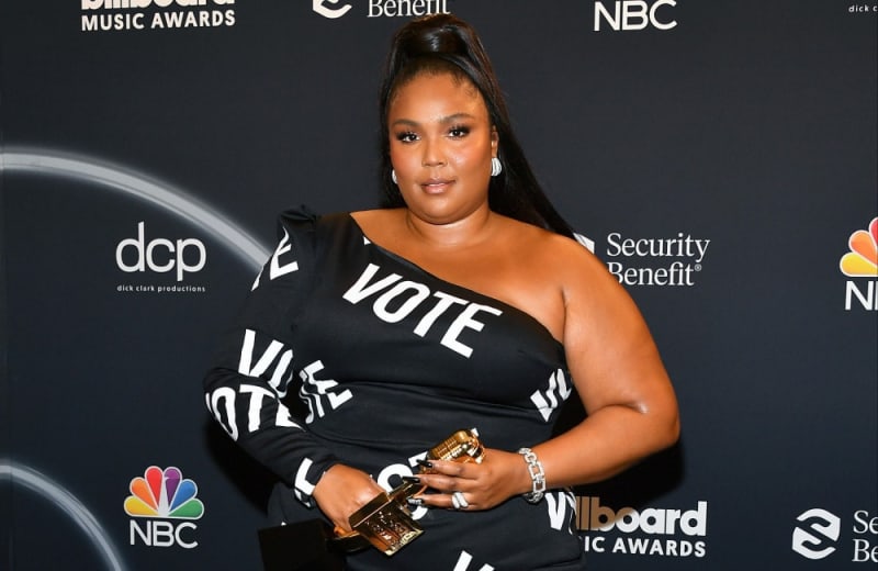 Lizzo was 'bothered' by people focusing on her body rather than her music ｜  BANG Showbiz English