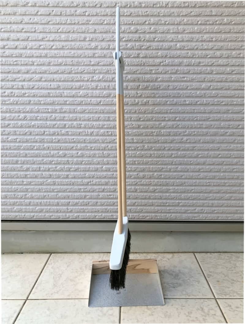 出しっぱなしでもok おしゃれなほうきとちりとりで玄関掃除を楽しく Portalfield News