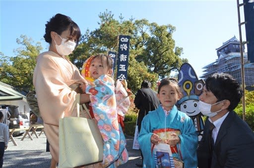 神社 参拝客も感染対策 コロナ禍の 七五三 子や孫の健やかな成長願う 熊本日日新聞