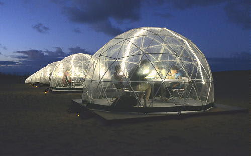 まるで宇宙レストラン 鳥取砂丘で食事イベント Portalfield News