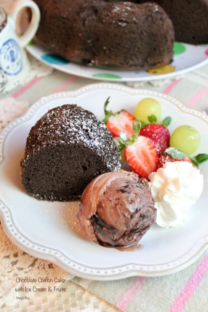 チョコレートシフォンケーキ アイスクリームとフルーツ添え Portalfield News
