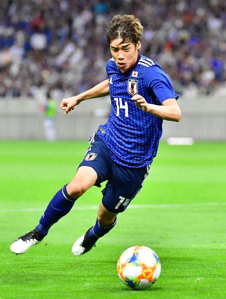 高校サッカー 山梨学院 長谷川監督は 目利き 日本代表ストライカーを発掘していた Portalfield News