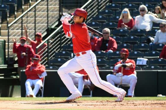 Mlb 大谷翔平 驚愕のバックスクリーン越え1号2ラン 飛距離142メートルの超特大弾 Portalfield News