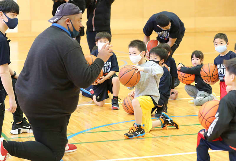 長崎ヴェルカがバスケスクール4月開校 世界見据え英語で指導 長崎新聞