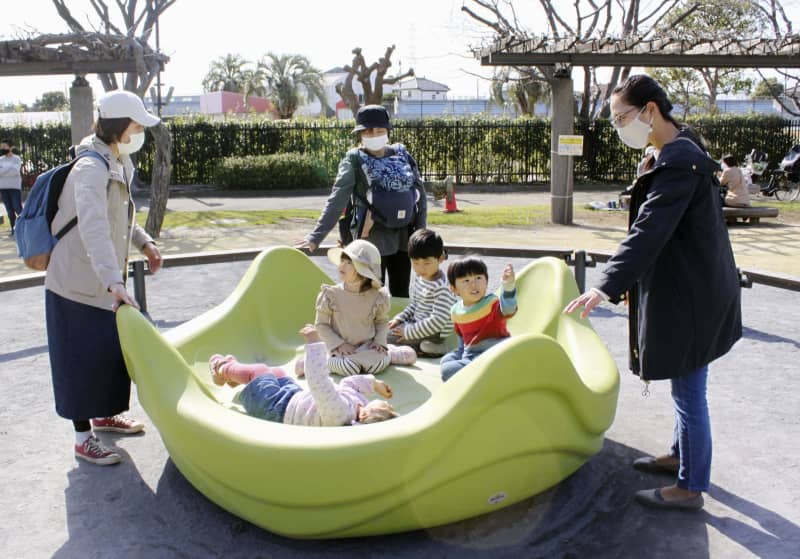 誰もが遊べる公園に 藤沢市 インクルーシブ遊具 完成 共同通信