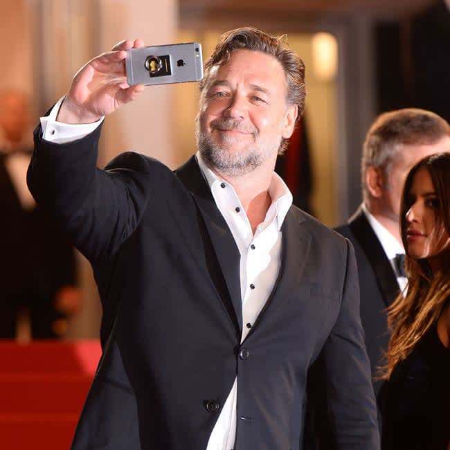 Thor 4': Russell Crowe Confirms He's Playing Zeus Allowing Fellow Olympians  Hercules & Ares To Finally Join The MCU – THE RONIN