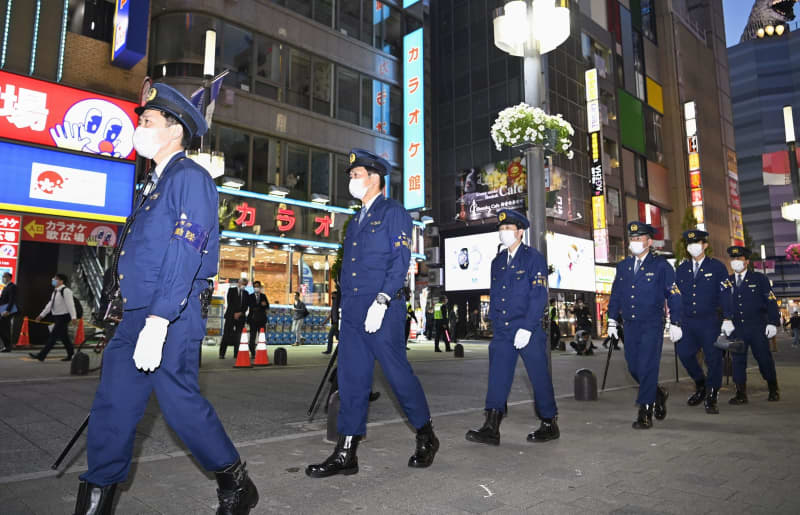 歌舞伎町でコロナ対策点検 一斉パトロールも 警視庁 共同通信