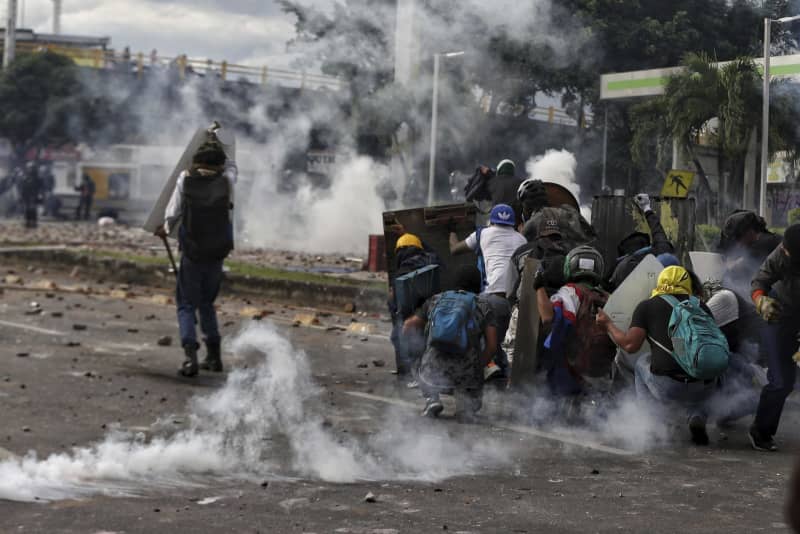 南米コロンビア デモで死傷者 増税に抗議 19人死亡か 共同通信