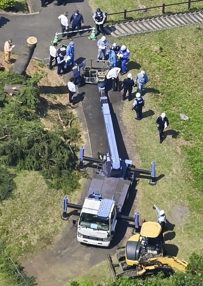 高圧線に接触 男性2人死亡 ゴルフ場で伐採中 横浜 共同通信