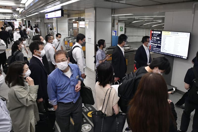 大阪 御堂筋線 運転見合わせ 5時間 梅田駅でトラブル 共同通信