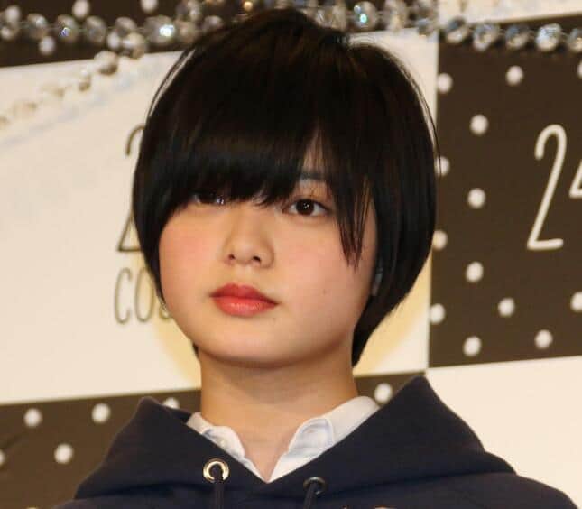 みんな笑ってるのに1人だけ ドラゴン桜 集合写真 平手友梨奈の 表情 に思わぬ注目 Portalfield News みんな笑ってるのに1人だけ ドラゴン桜 集合写真 平手友梨奈の 表情 に思わぬ注目 Portalfield News