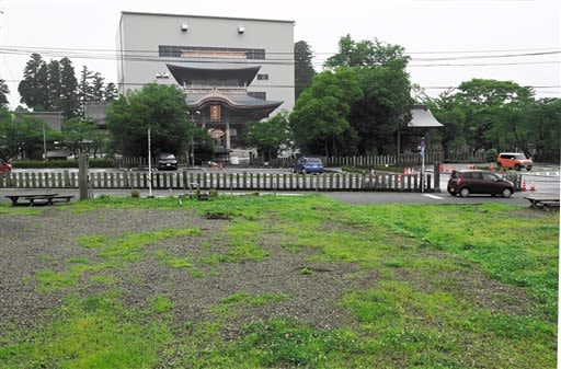 阿蘇神社の周辺 整備着々 地震被災の空き家 官民連携で撤去 楼門復旧 万全な状態で 熊本日日新聞