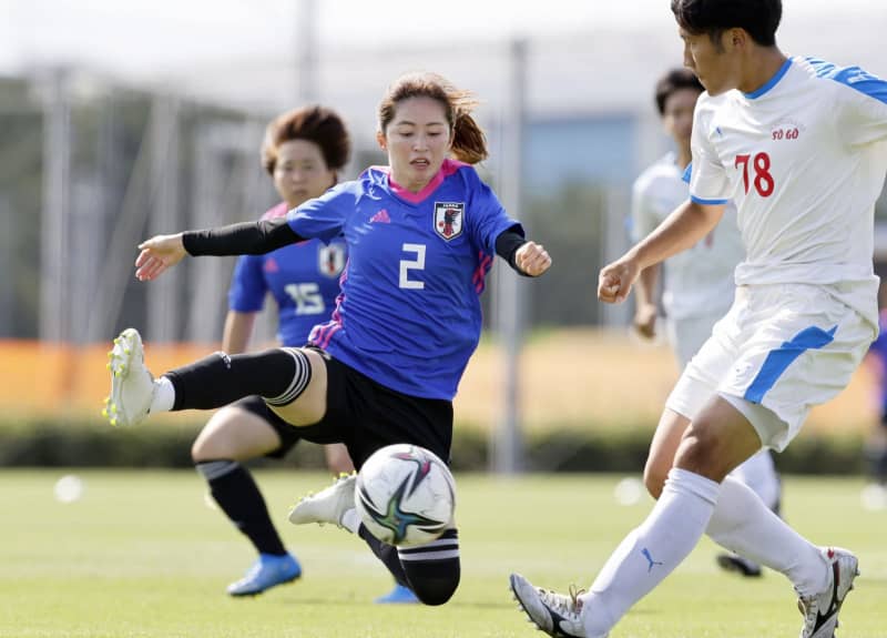 なでしこ 男子高校生と合同練習 サッカー女子代表の強化合宿 共同通信