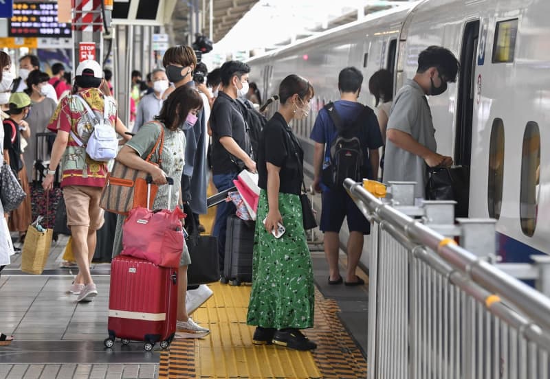 関西 コロナ禍前の帰省混雑なく 新幹線ホームや空港 共同通信