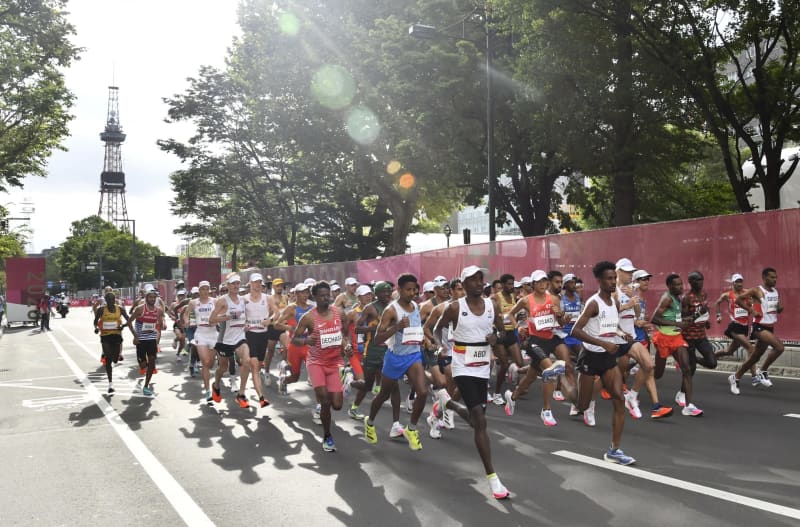 マラソン 棄権の割合は大幅増 男子は開始時間 変更せず 共同通信