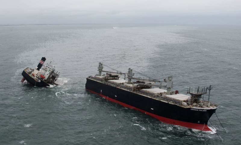 青森 八戸港でパナマ船が座礁 油流出 けが人なし 共同通信
