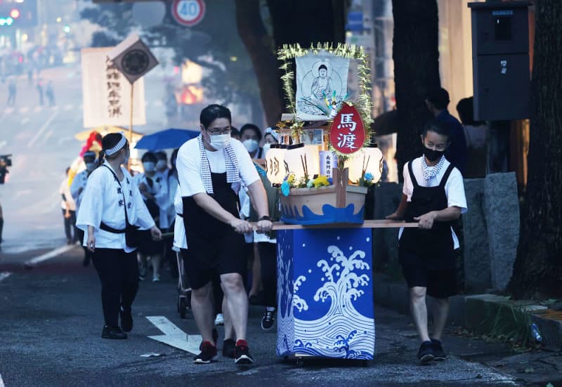 故人しのび「精霊流し」 長崎は過去10年で最少 - 長崎新聞 2021/08/17