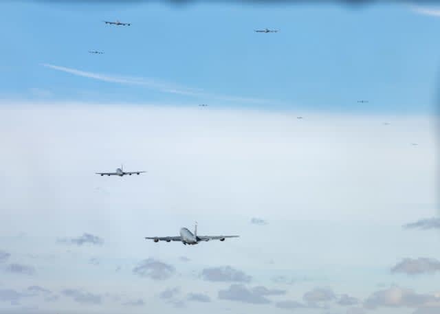 Kc 135ストラトタンカー機 エレファントウォークから全機5分で離陸 Portalfield News