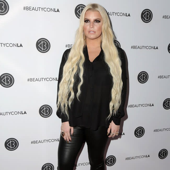 Jessica Simpson 'spent half the day crying' after sobriety post ｜ BANG(00)