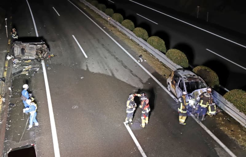 長崎道逆走か 大村で90代男性死亡、1人負傷 軽と乗用車が正面衝突 長崎新聞 2021/12/16 [1020] 公開