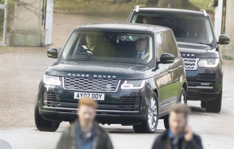 Prince Andrew Looks Upset & Nervous For Lunch With Queen, Hours Before His 'Deal' With Convicted Sex Offender Jeffrey Epstein Is Set To Be Exposed 8 origin 1