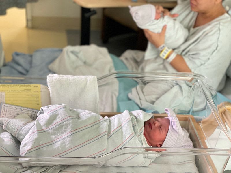 米で年またぎの双子誕生 15分違いで大みそかから新年に Portalfield News