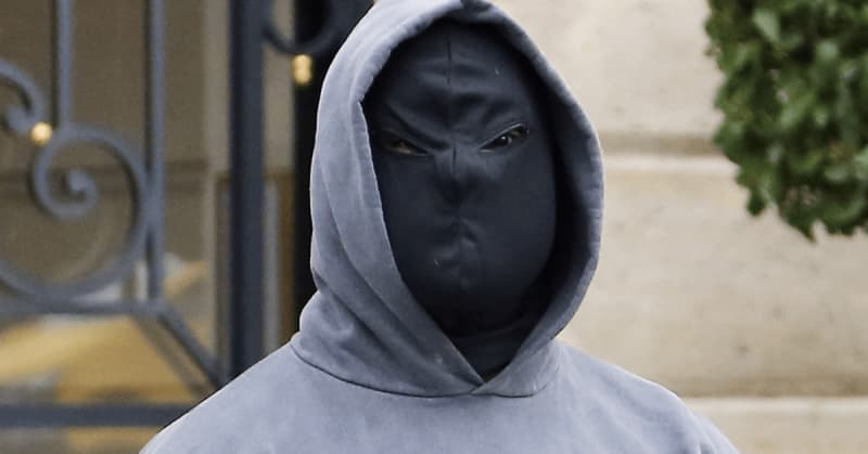 Kanye West Ditches Girlfriend Julia Fox, Rapper Goes Incognito In Bizarre Mask After Confirming Kim Kardashian's 2nd Sex Tape Exists 11 origin 1