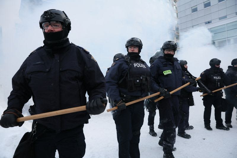 Canadian police arrest dozens to sweep protesters from parliament area 11 origin 1