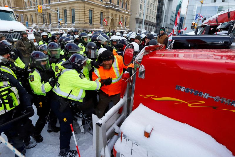 Canadian police arrest dozens to sweep protesters from parliament area 16 origin 1