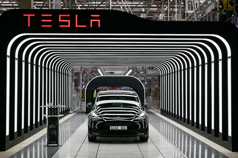 Tesla loses $126 billion in value amid Musk Twitter deal funding concern 4 origin 1