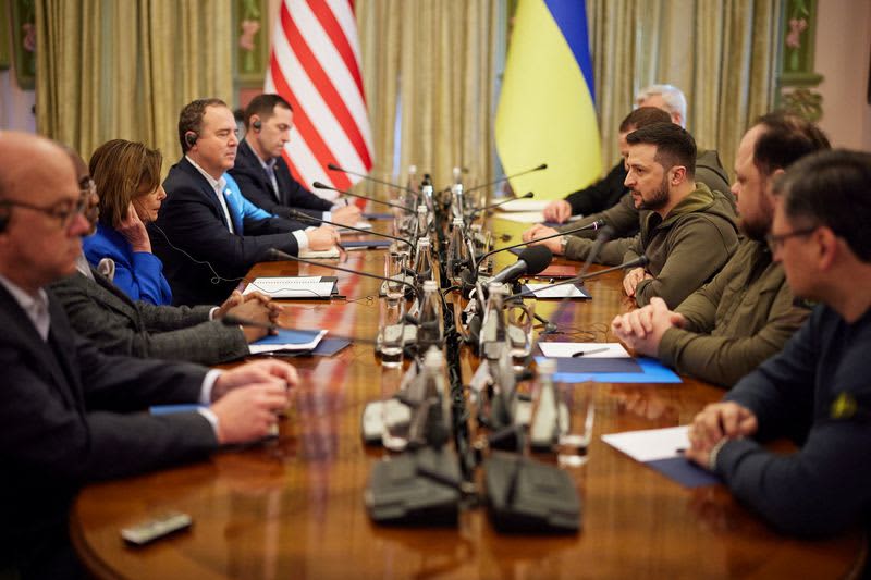 Civilians evacuated from Ukraine's Mariupol; U.S. Speaker Pelosi visits Kyiv 15 origin 1