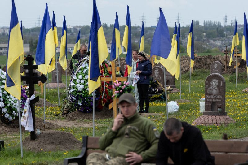 Civilians evacuated from Ukraine's Mariupol; U.S. Speaker Pelosi visits Kyiv 19 origin 1